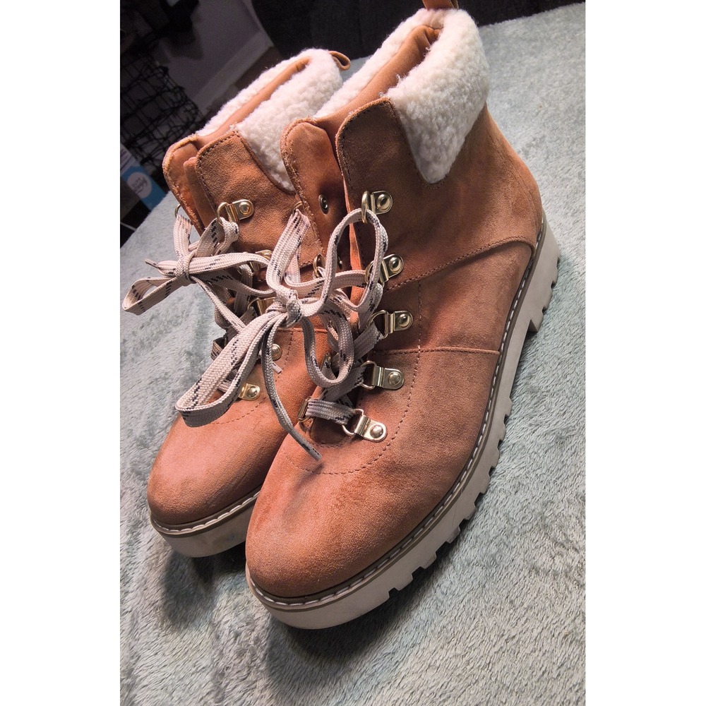 St Johns Bay Womens Tan Faux Suede Hiker Boots Faux Shearling Memory Foam 9.5